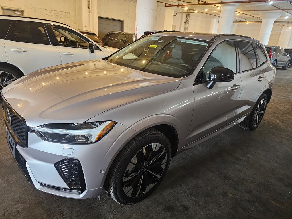 2026 Volvo XC60 B5 Plus Dark AWD's photo