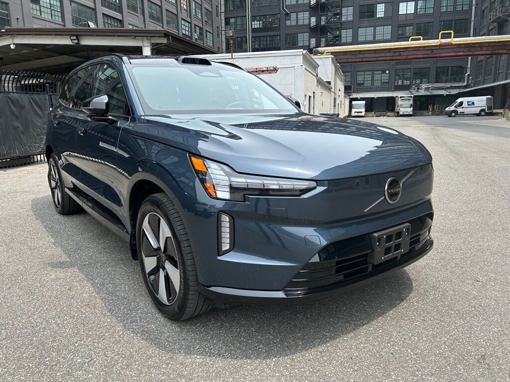 2025 Volvo EX90 Twin Motor Plus photo 2