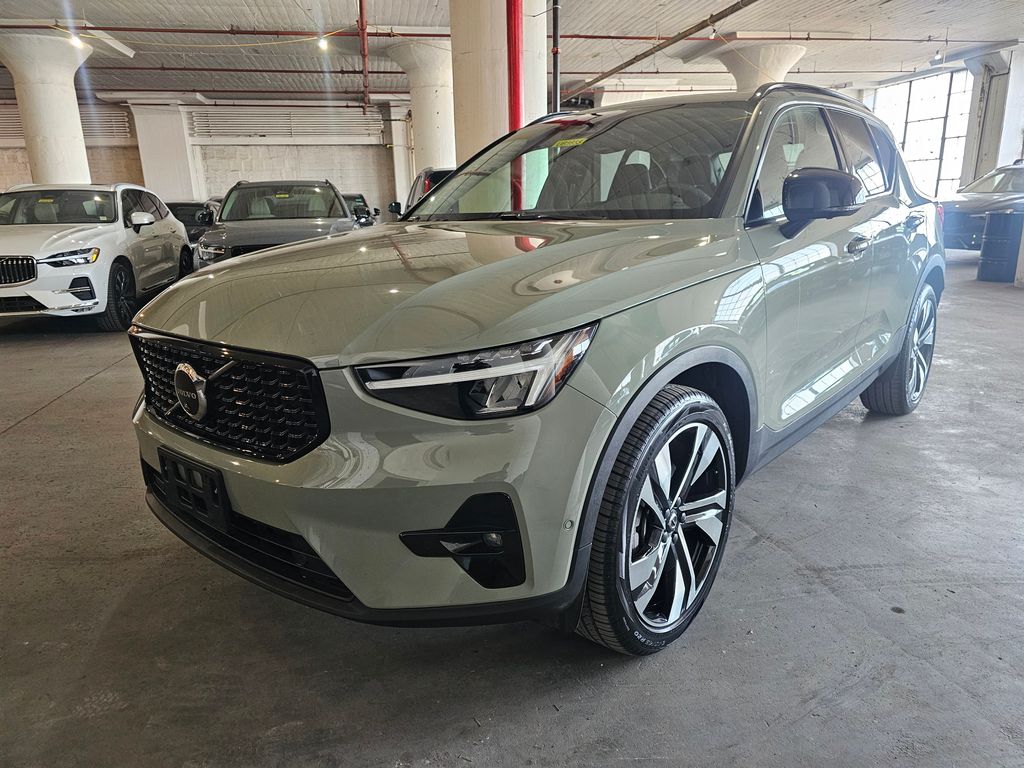 2023 Volvo XC40 Plus