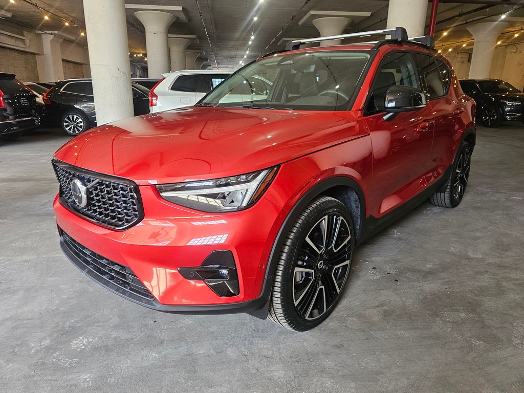 2025 Volvo XC40 B5 Plus Dark AWD's photo