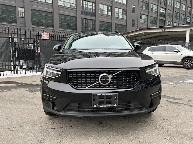 2024 Volvo XC40 B5 Core SUV