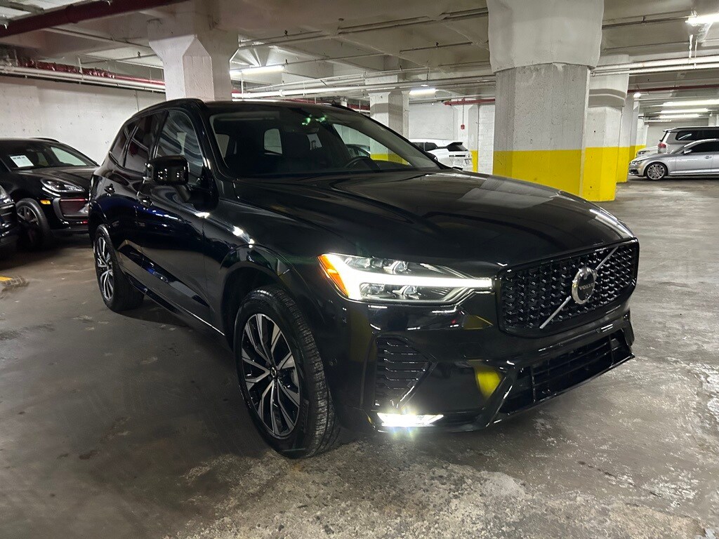 2025 Volvo XC60 B5 Plus photo 2