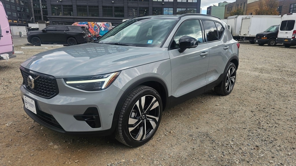 2025 Volvo XC40 Plus