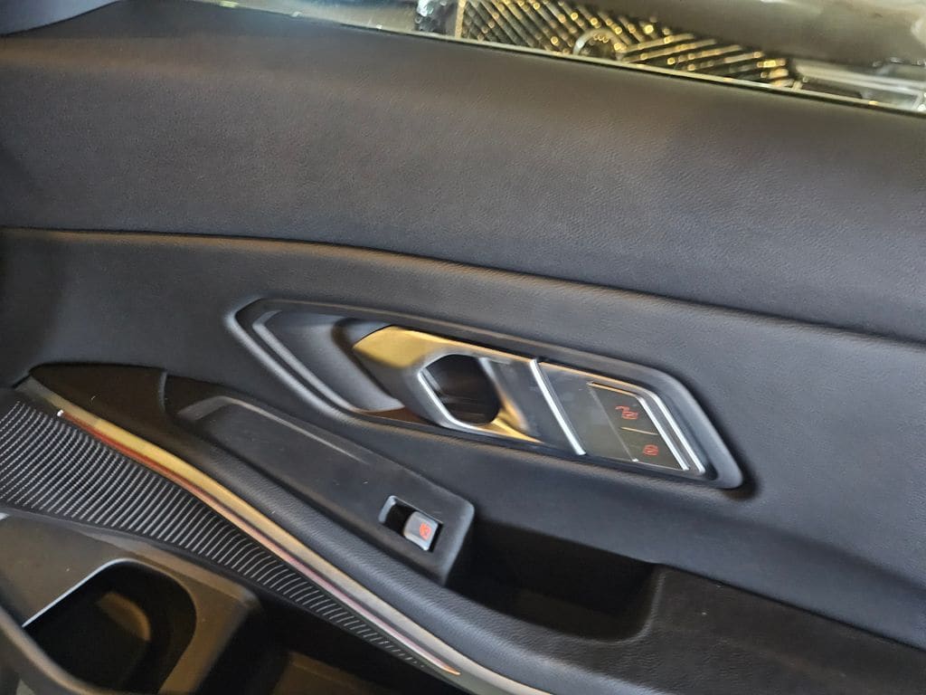 2025 BMW 3 Series 330i - Photo 8