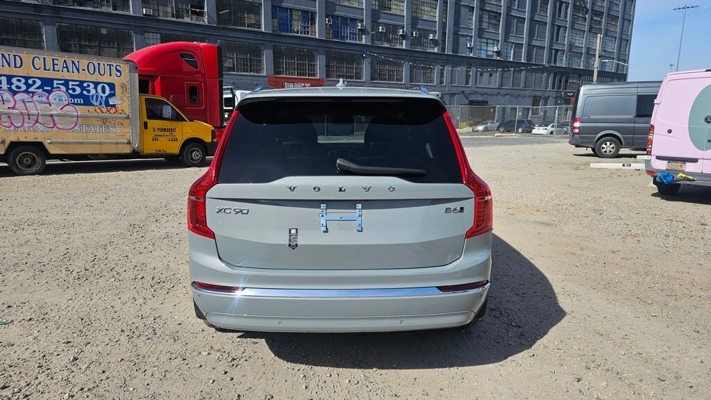 2025 Volvo XC90 Plus photo 4