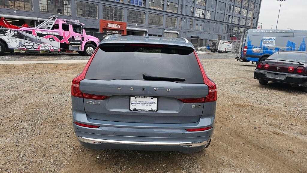 2023 Volvo XC60 B5 Plus photo 3