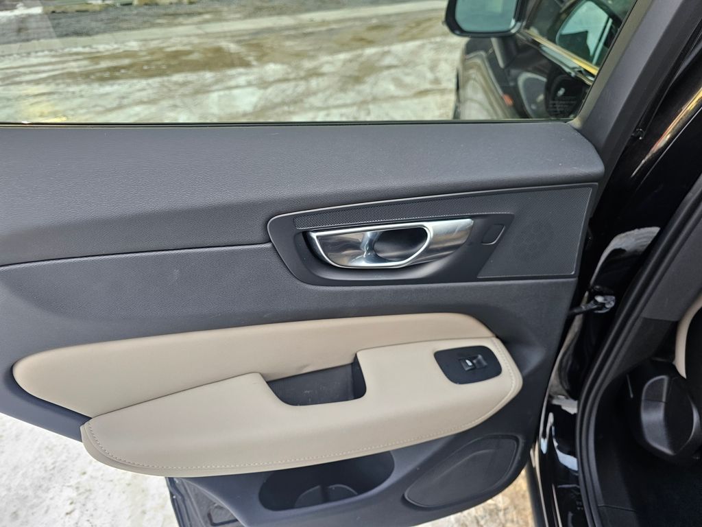 2026 Volvo XC60 Core - Photo 16