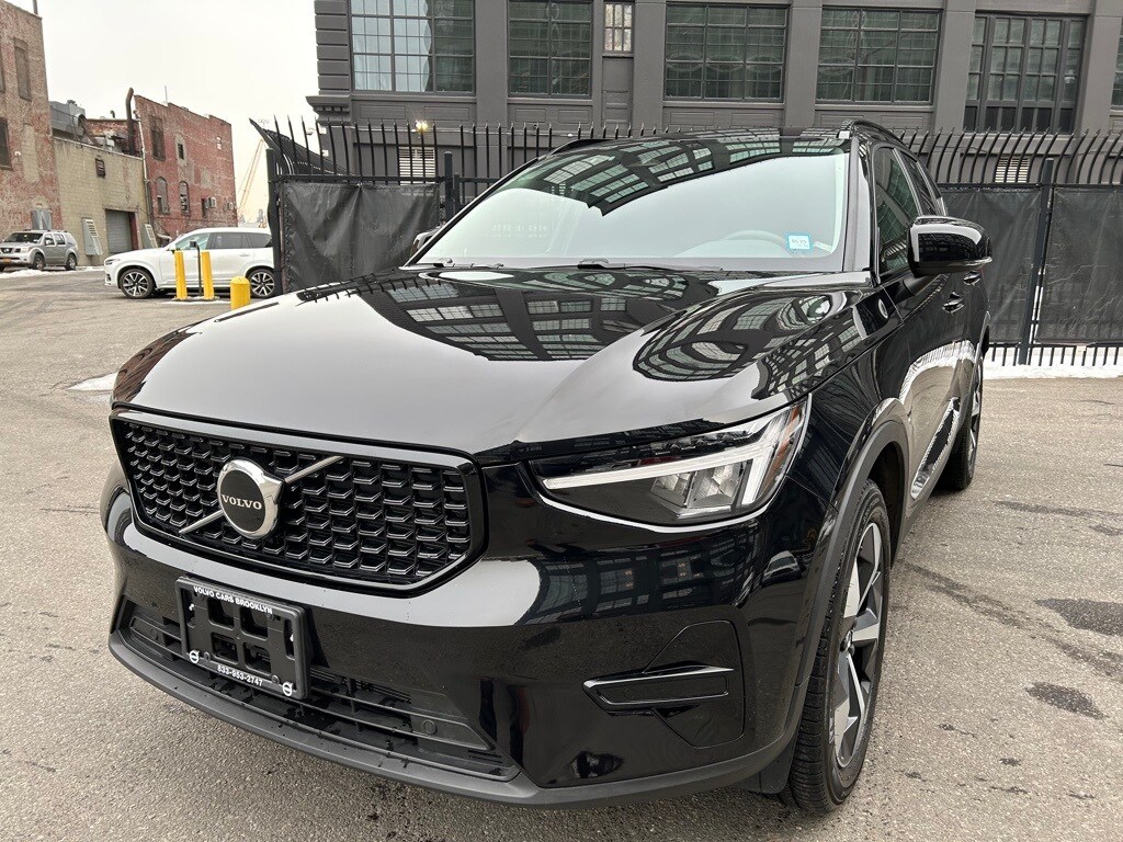 2024 Volvo XC40 Core photo 3