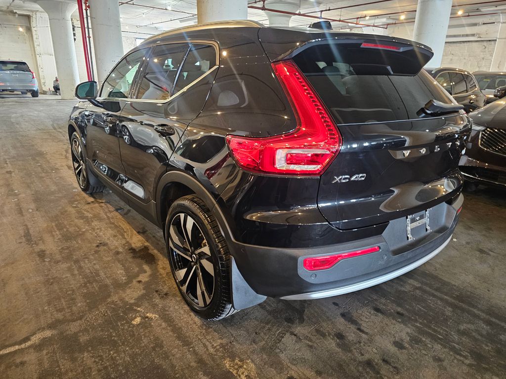 2024 Volvo XC40 B5 Plus Bright AWD's photo