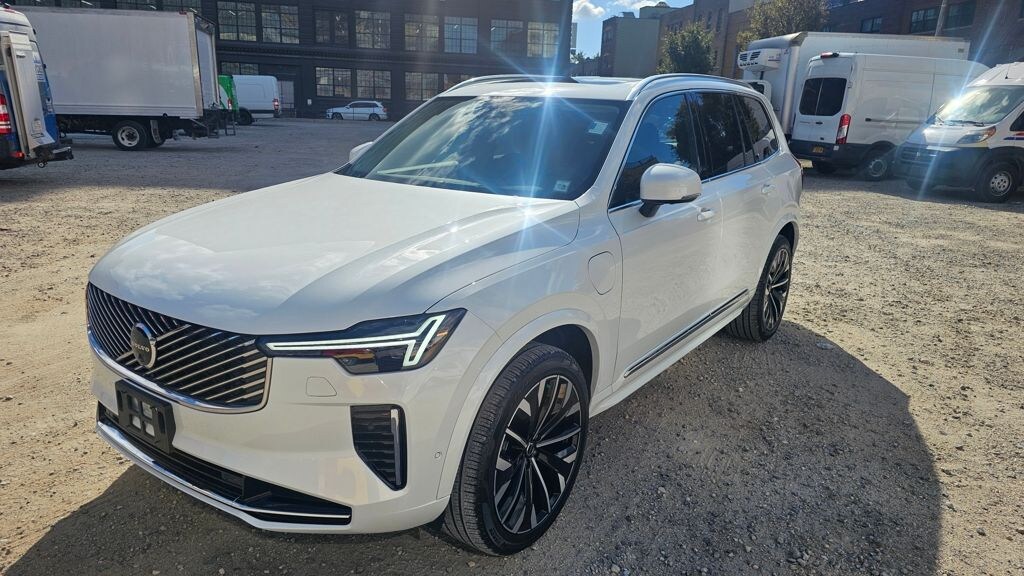 Certified 2025 Volvo XC90 Plug-In Hybrid T8 Plus SUV