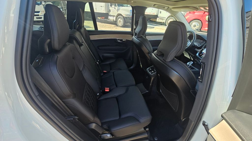 2025 Volvo XC90 Plus - Photo 10