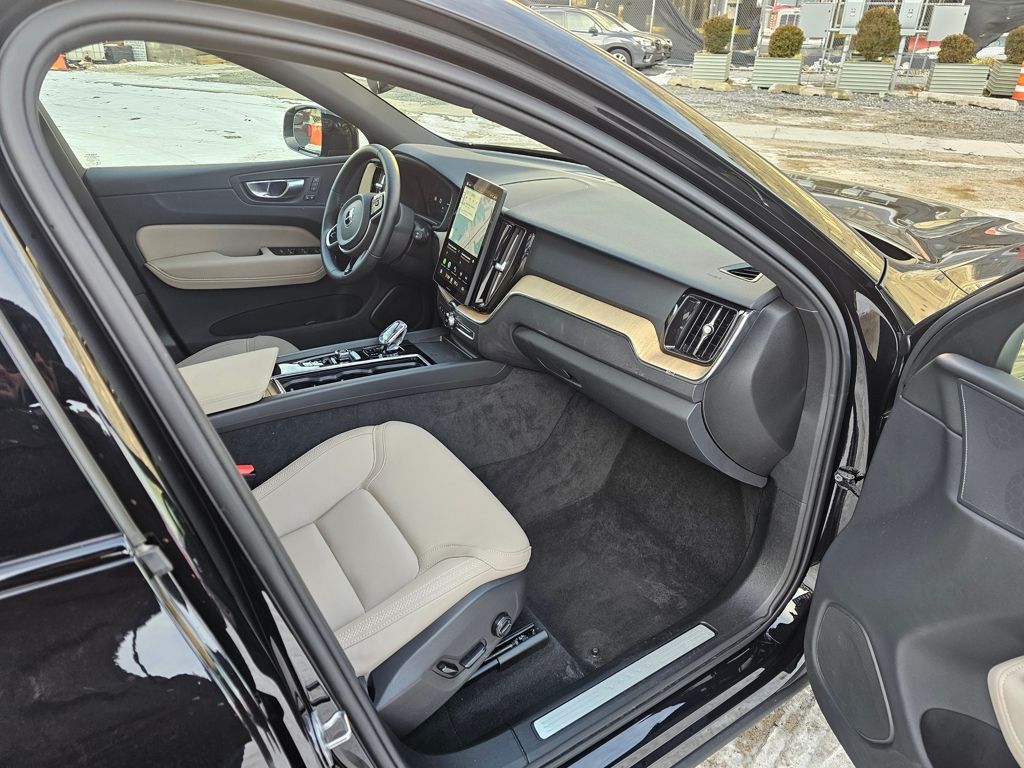 2026 Volvo XC60 Core - Photo 11