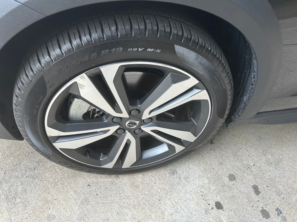 2025 Volvo V60 Cross Country B5 Plus photo 3