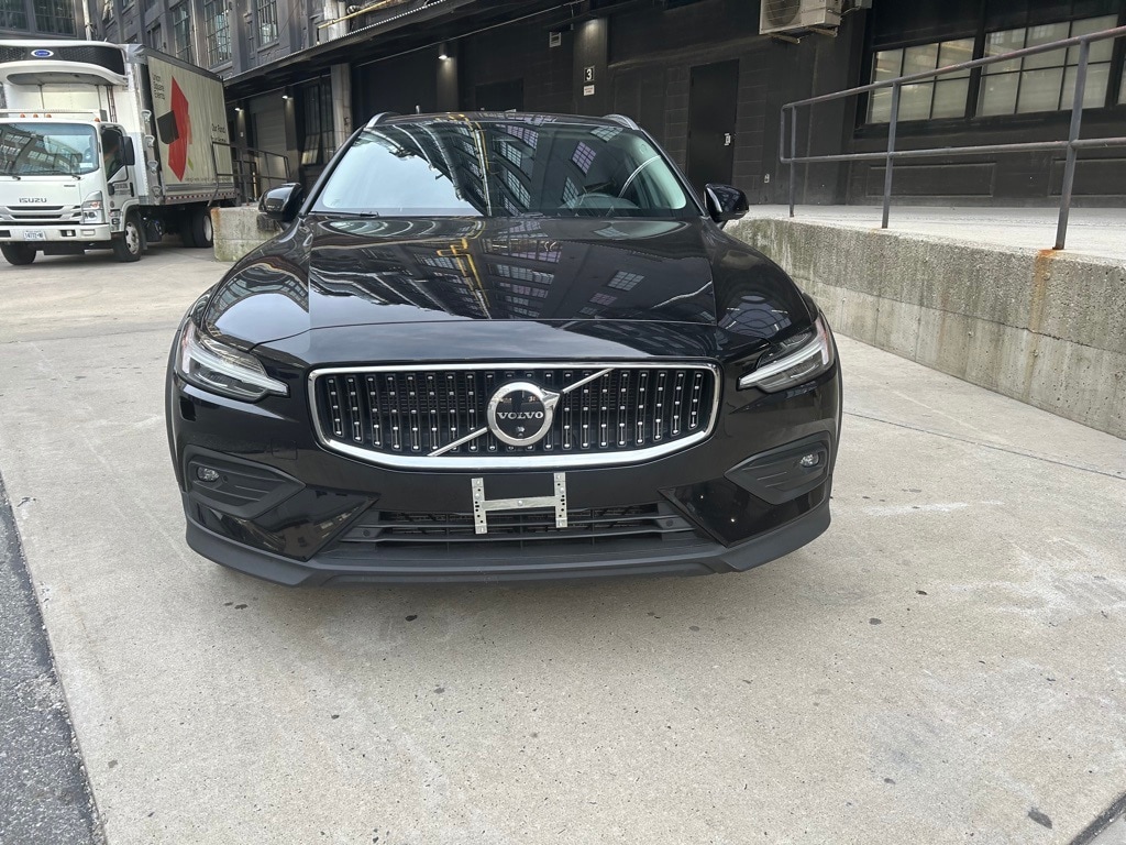 2025 Volvo V60 Cross Country