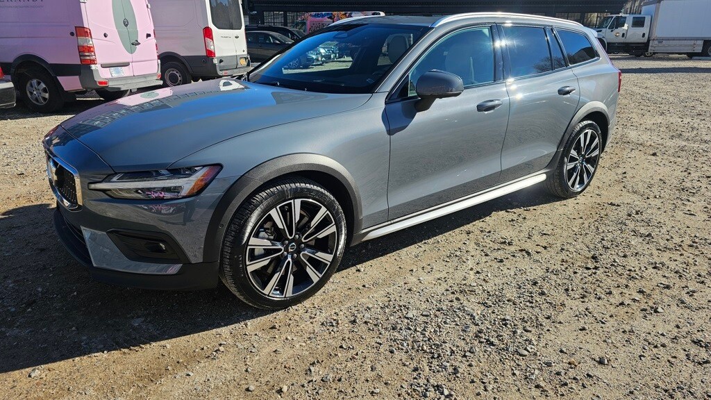 Certified 2024 Volvo V60 Cross Country Ultimate Wagon