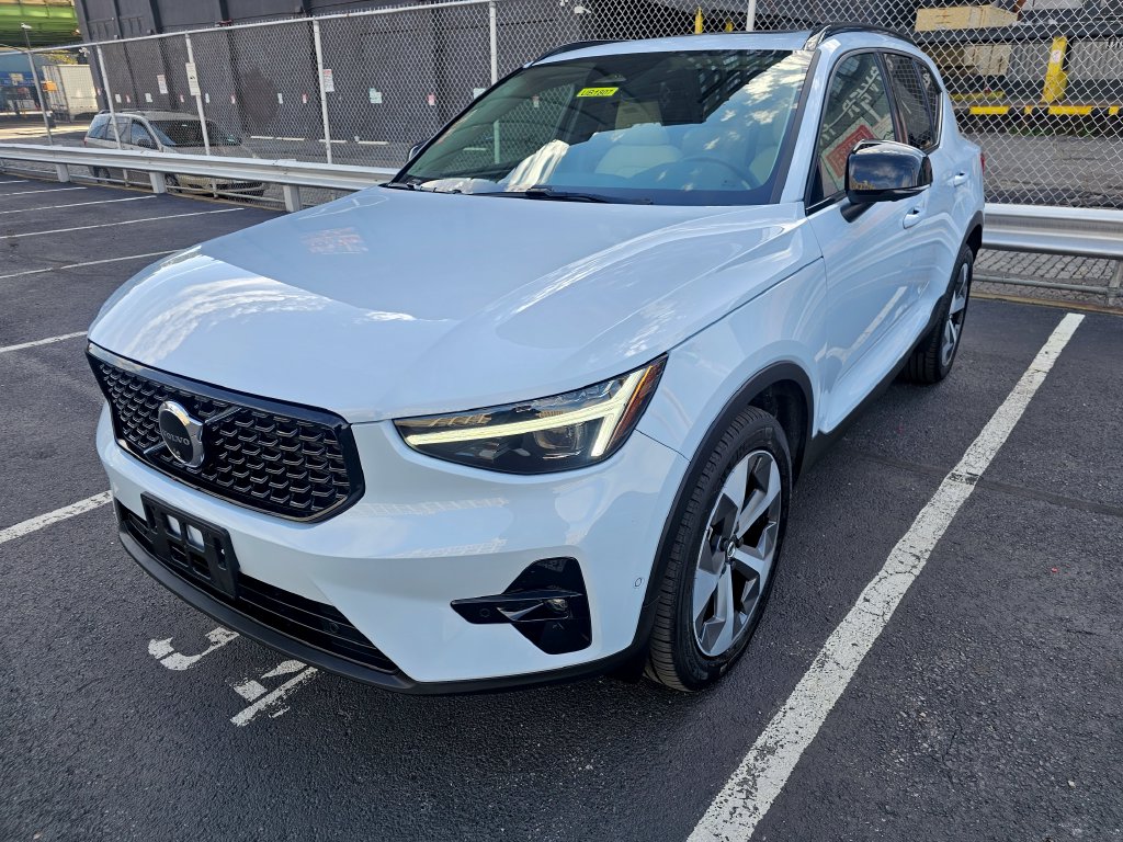 2026 Volvo XC40