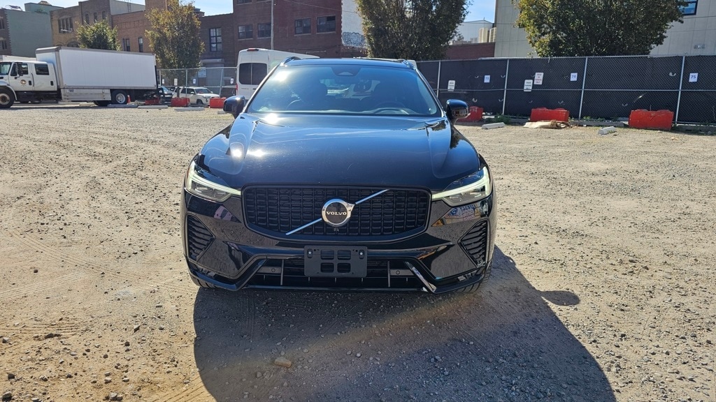 2022 Volvo XC60 R-Design's photo