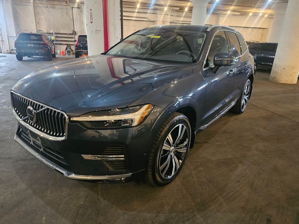 2023 Volvo XC60 B5 Plus Bright Theme AWD's photo