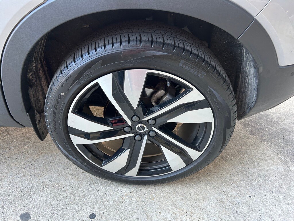 2025 Volvo XC40 Plus photo 4
