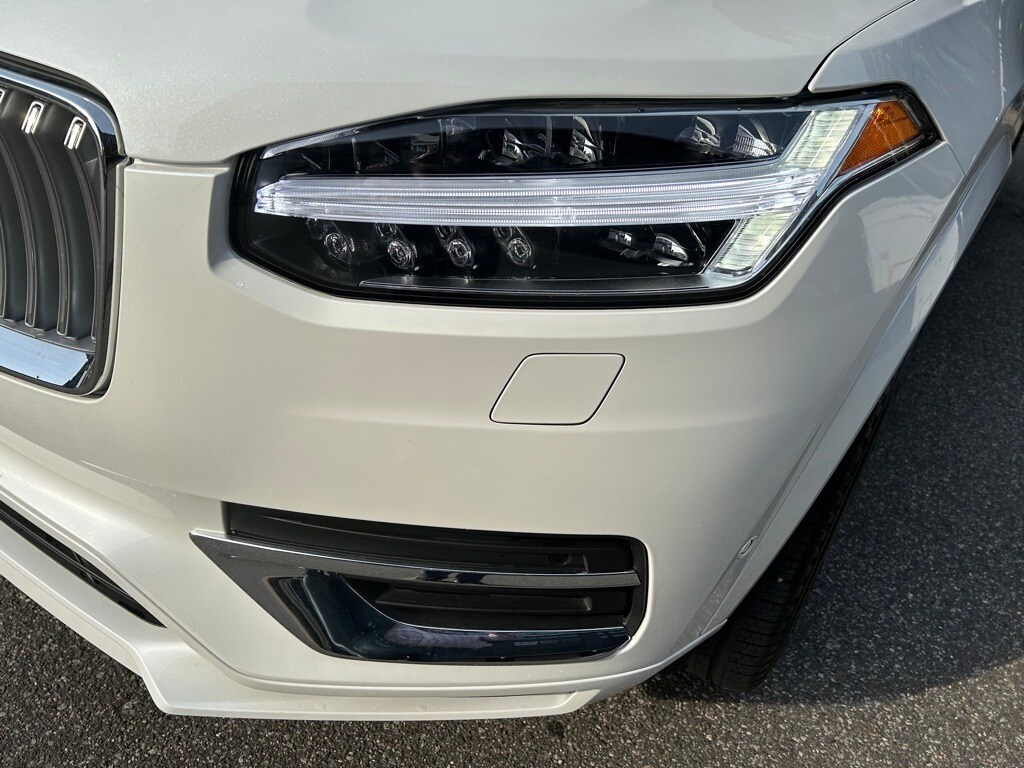 2024 Volvo XC90 B5 Plus photo 2