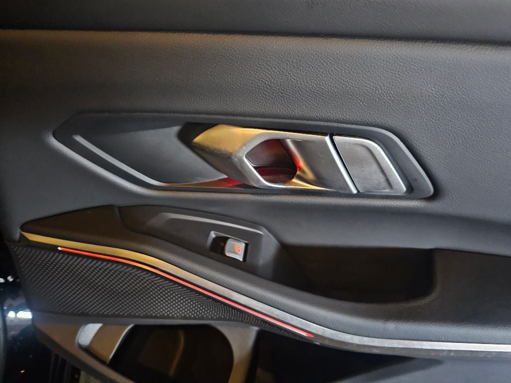 2025 BMW 3 Series 330i - Photo 6