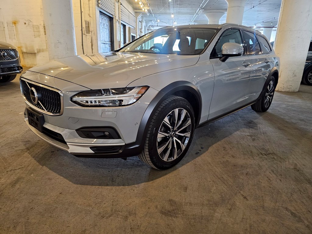 2025 Volvo V90 Cross Country