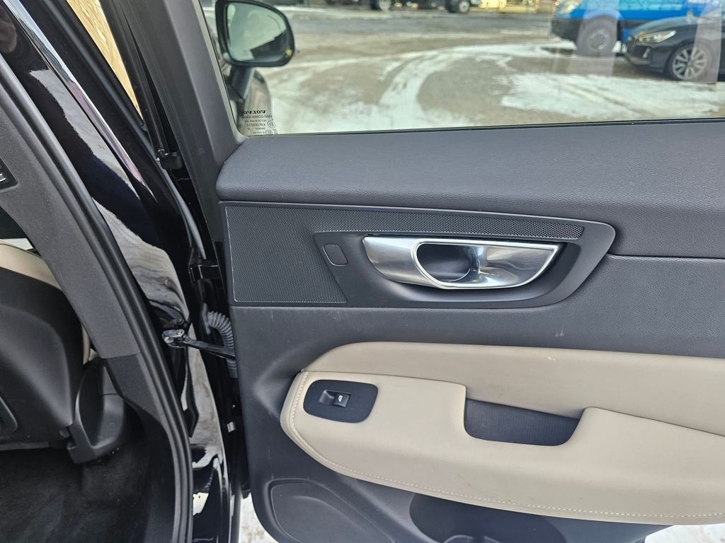 2026 Volvo XC60 Core - Photo 10