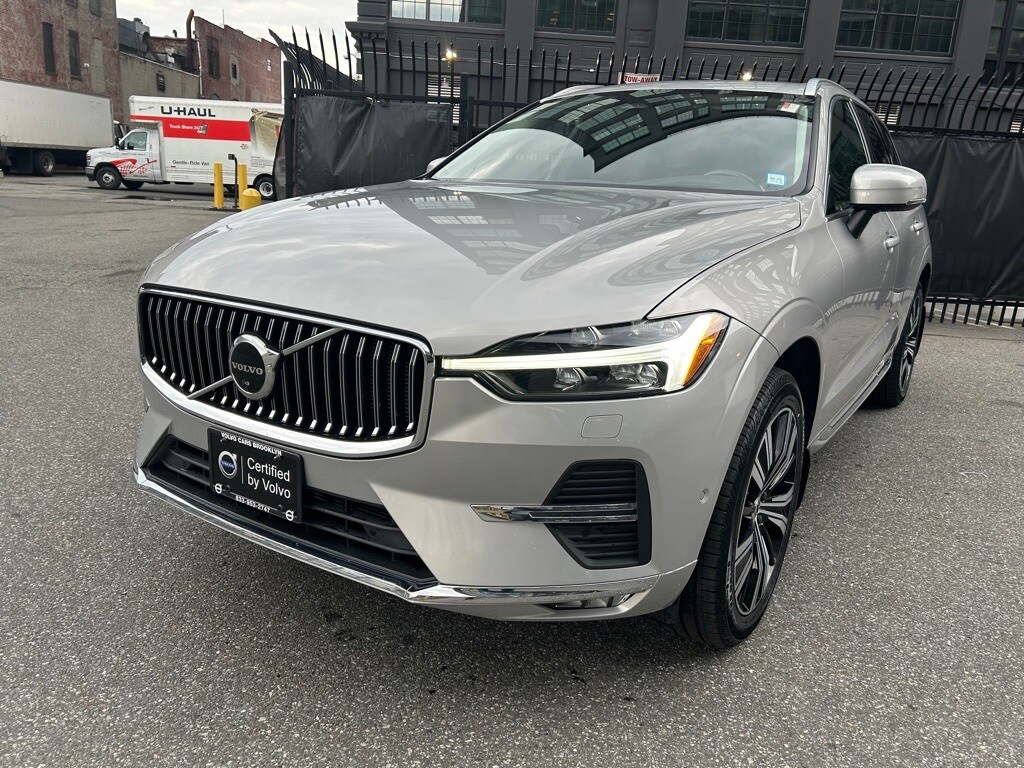 2022 Volvo XC60 B5 Inscription photo 2