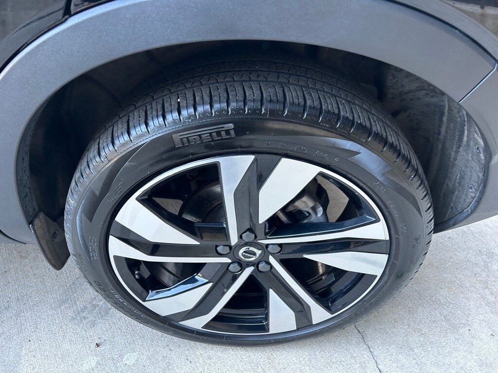 2025 Volvo XC40 Plus photo 3