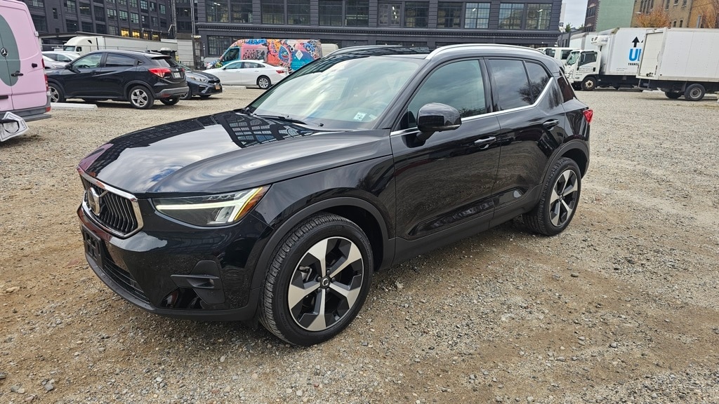 2025 Volvo XC40 Plus's photo