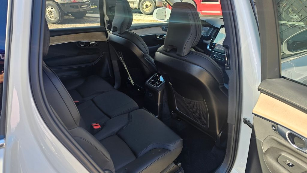 2025 Volvo XC90 Plus - Photo 9