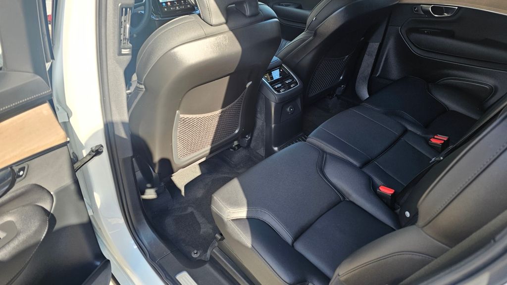 2025 Volvo XC90 Plus - Photo 14