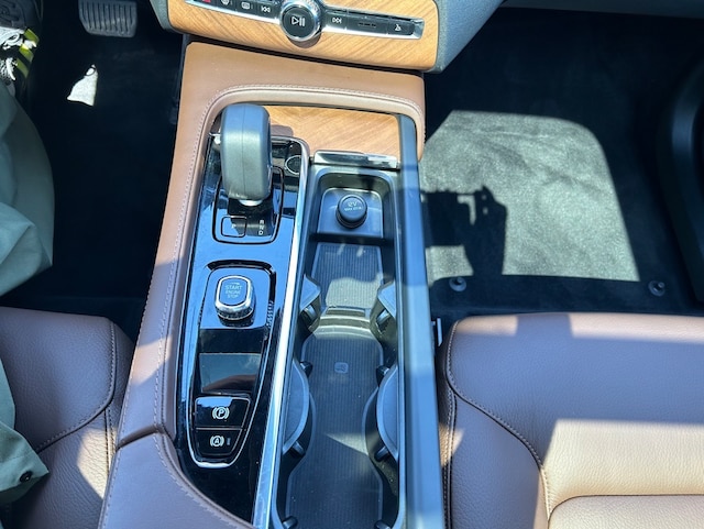 2024 Volvo XC90 B6 Plus Bright Theme SUV