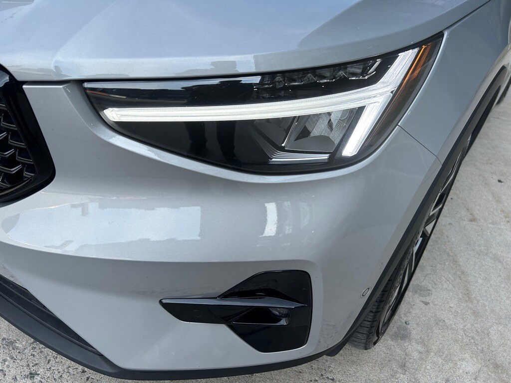 2025 Volvo XC40 Plus photo 4