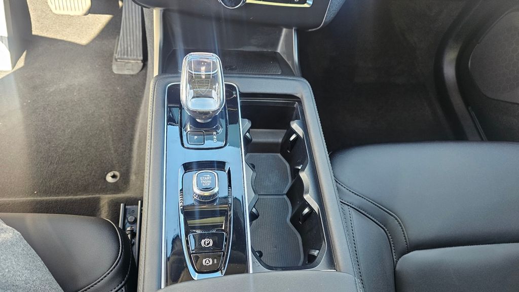 2025 Volvo XC90 Plus - Photo 23