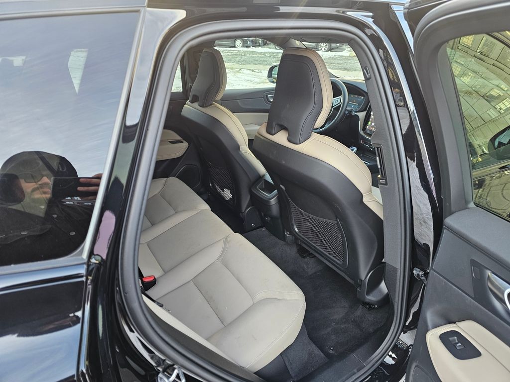 2026 Volvo XC60 Core - Photo 9