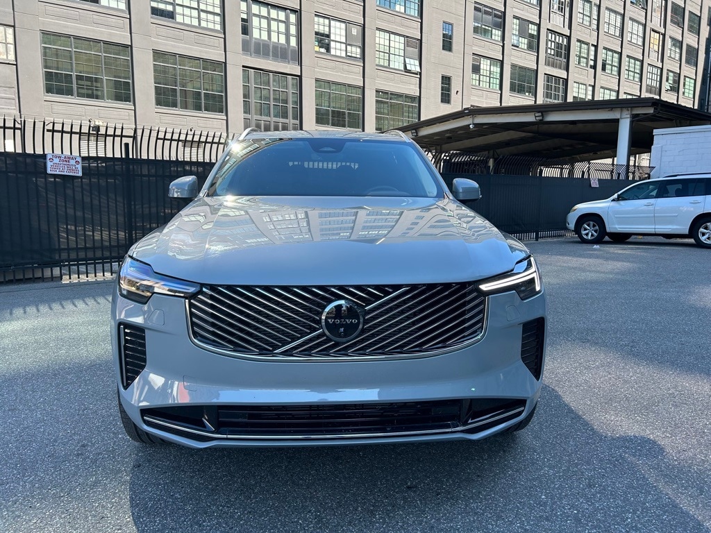 2025 Volvo XC90 Plus's photo