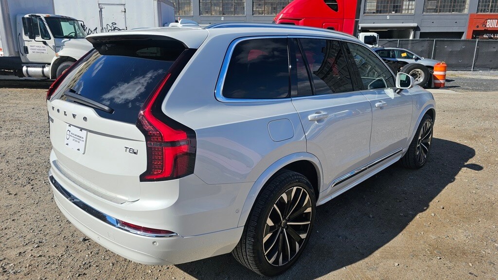 2025 Volvo XC90 T8 Plus photo 4