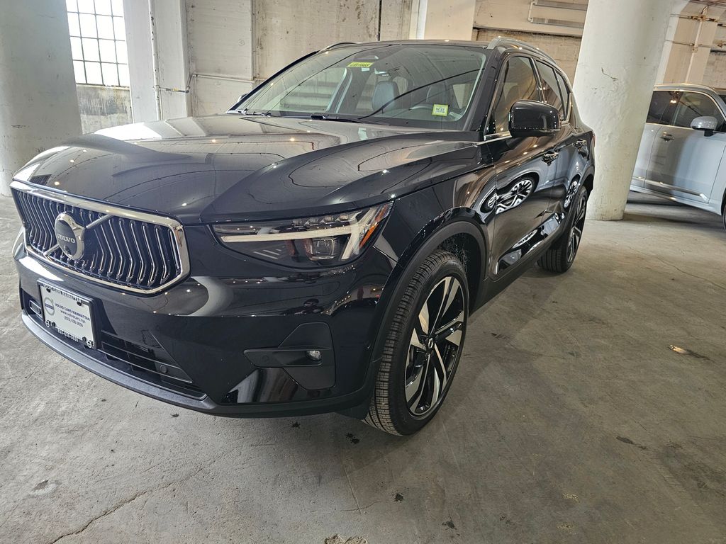 2025 Volvo XC40 B5 Ultra Bright AWD's photo