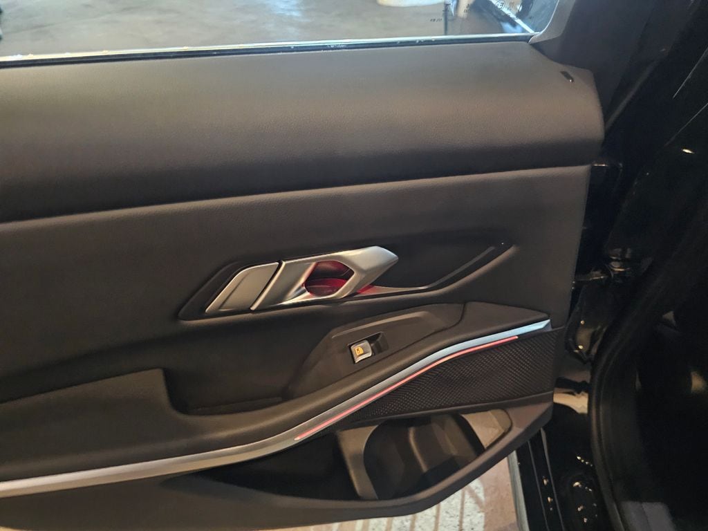 2025 BMW 3 Series 330i - Photo 10