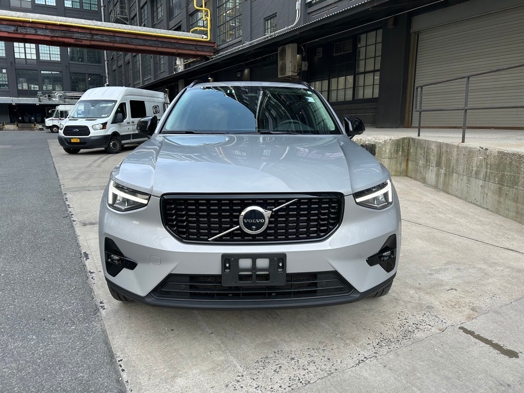 2025 Volvo XC40 Plus