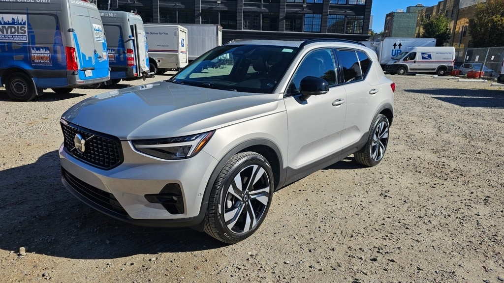 2025 Volvo XC40