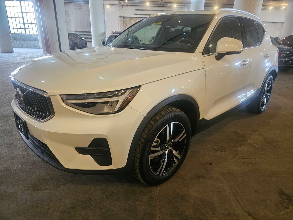 2024 Volvo XC40 Core