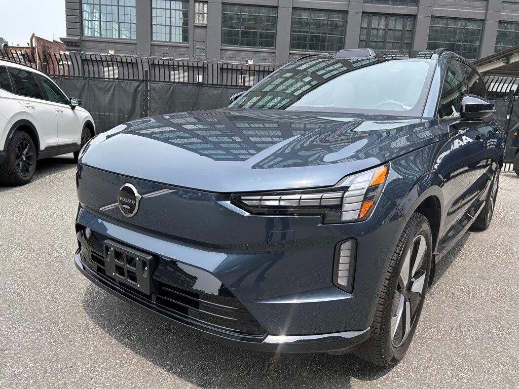 2025 Volvo EX90 Twin Motor Plus photo 3