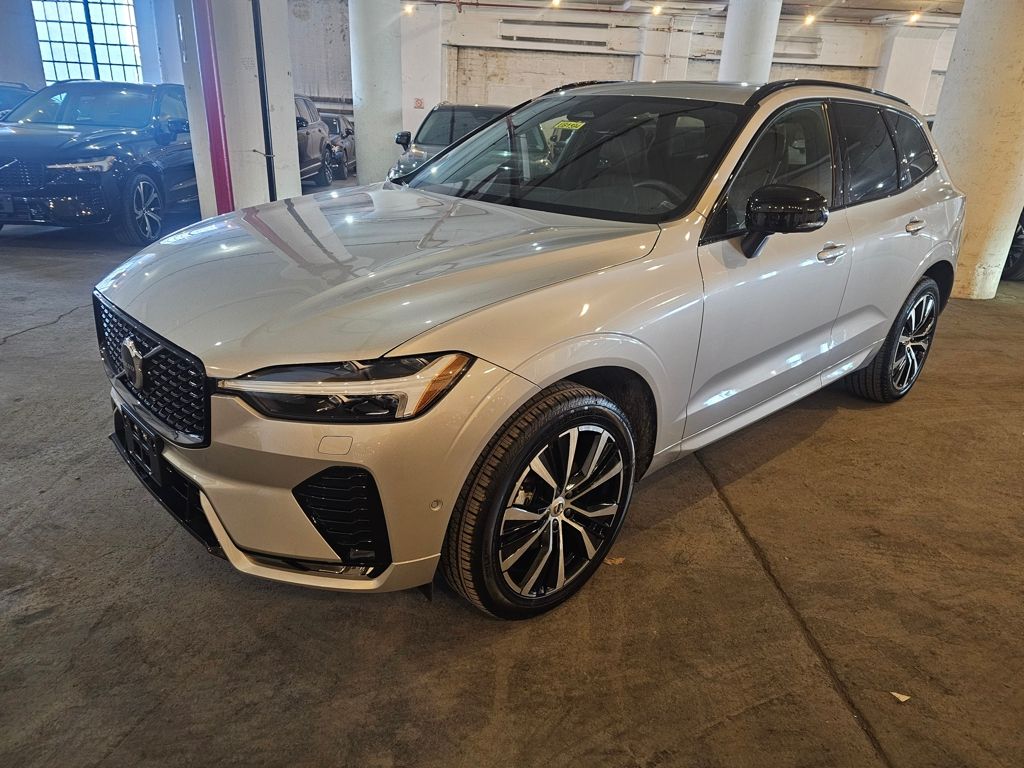 2023 Volvo XC60 Plus