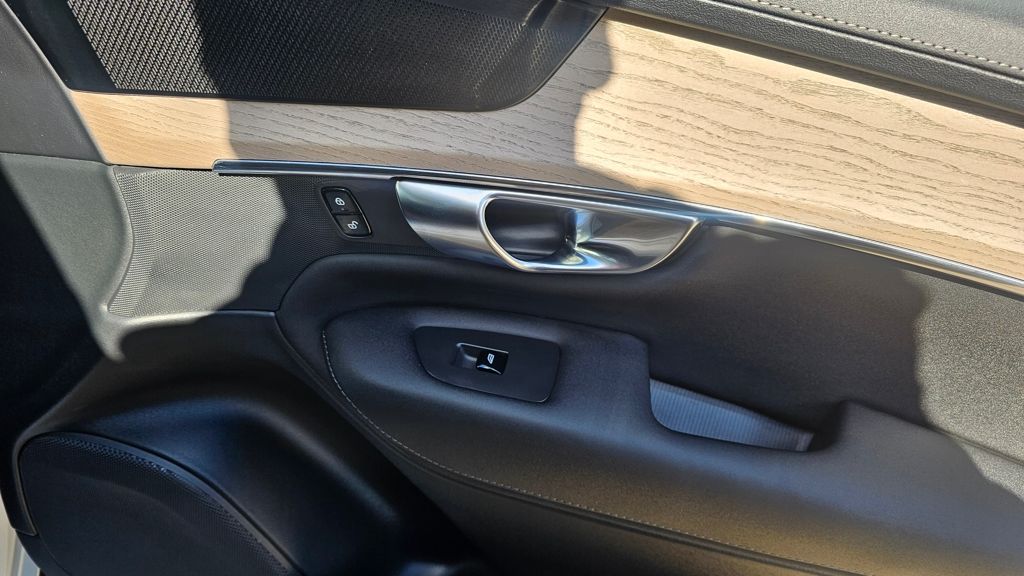 2025 Volvo XC90 Plus - Photo 13