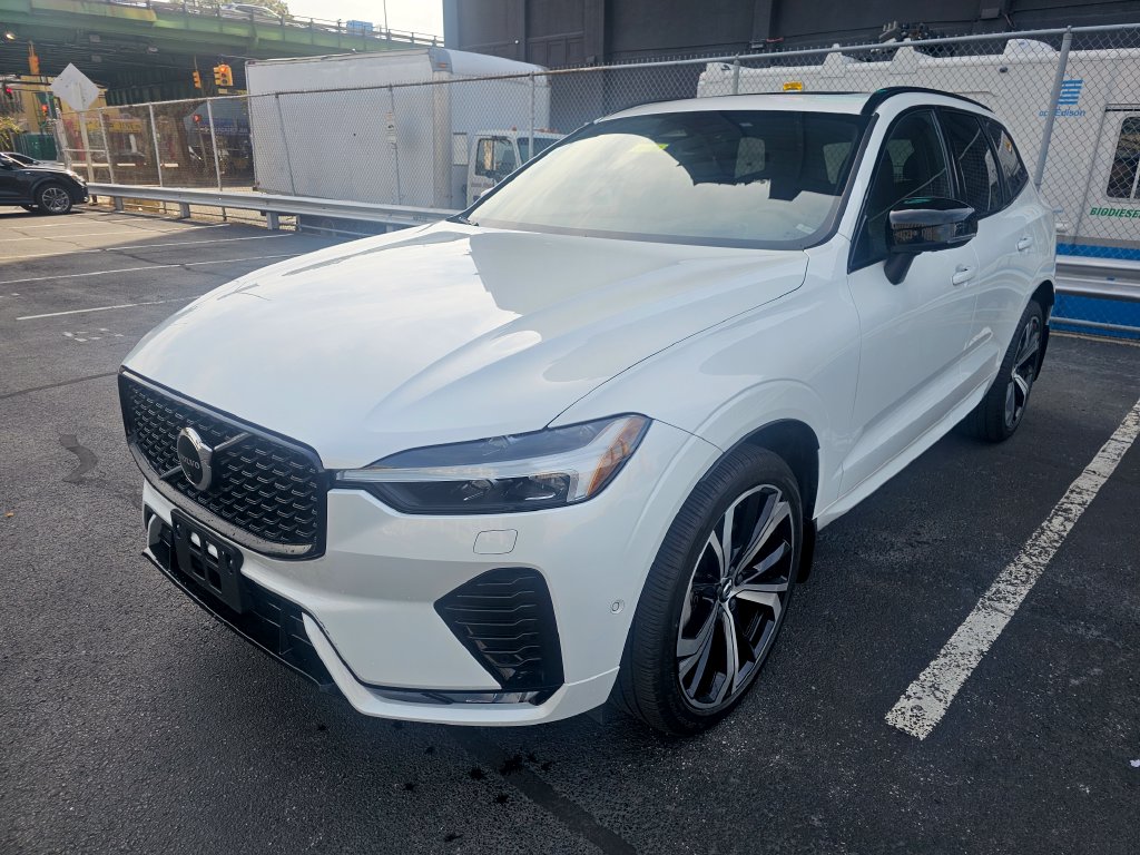 2022 Volvo XC60 R-Design