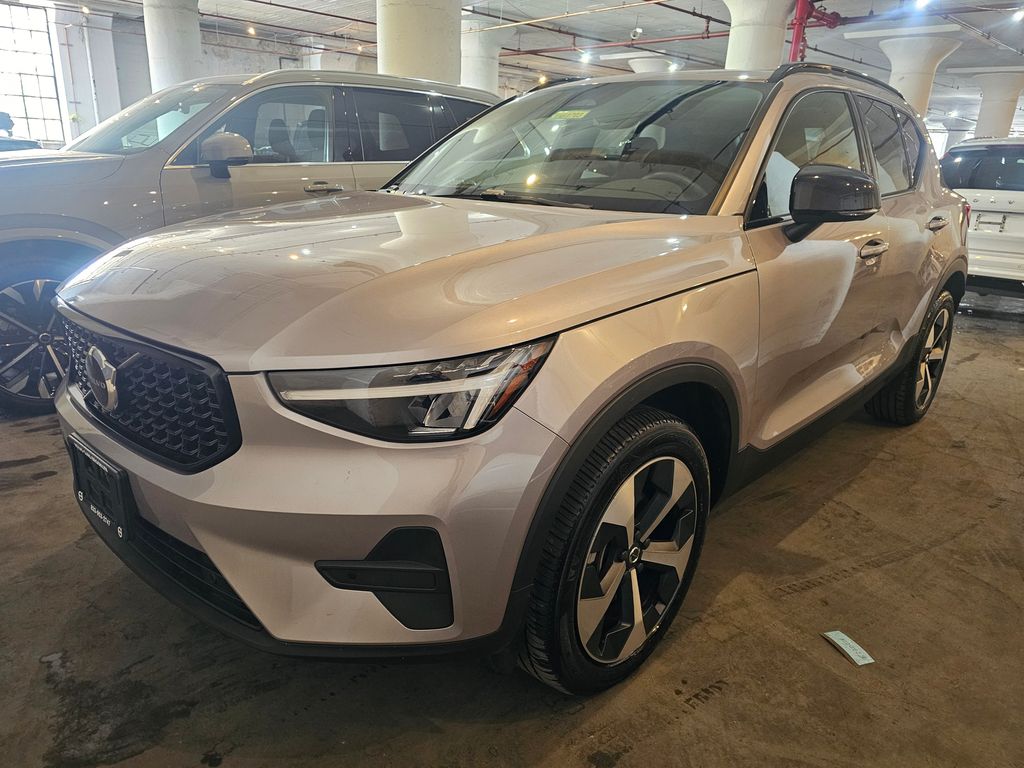 2026 Volvo XC40 B5 Core Dark AWD's photo