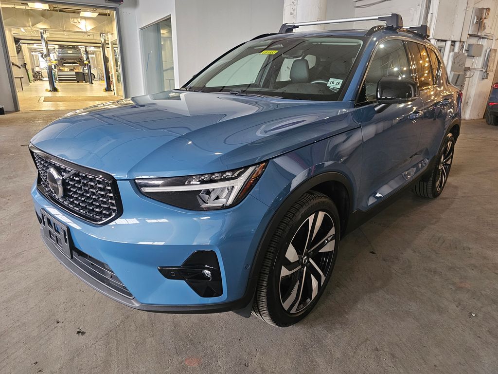 2023 Volvo XC40 Plus