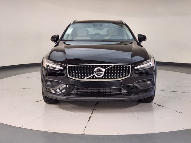 2026 Volvo V60 Cross Country Plus - Photo 9